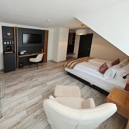 Lakeside Michaela Hotel