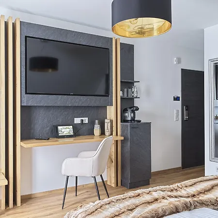 酒店 Lakeside Michaela 4*