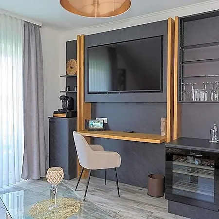 Hotel Lakeside Michaela 4*