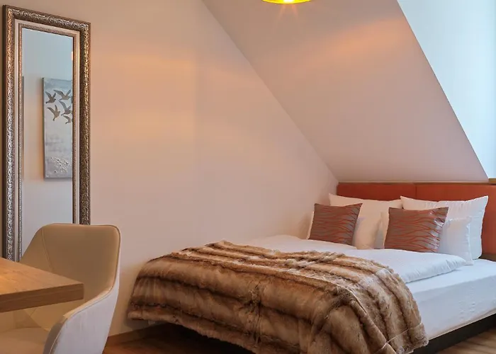 Lakeside Michaela Hotel