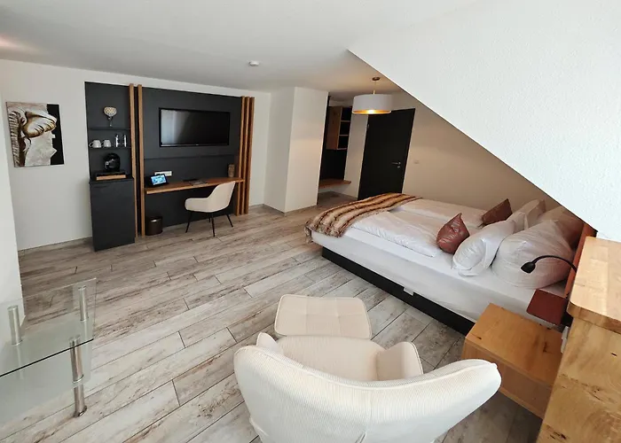 Lakeside Michaela Hotel